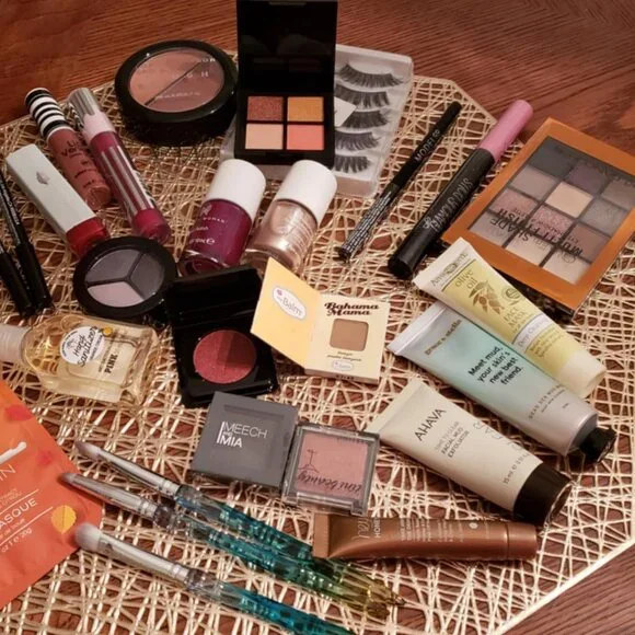 Huge New 23 pc Ipsy Skincare Beauty Bundle Lot over 20 pieces! LOOK AT PICS! - Picture 2 of 5